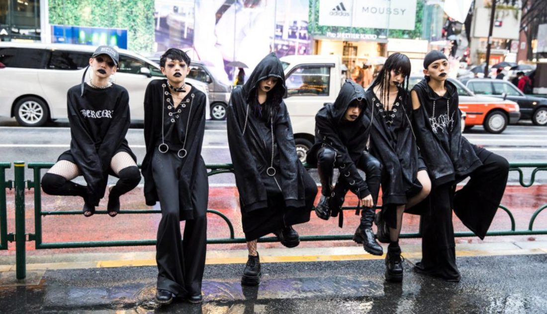 Modern-vs.-Traditional-Goth-The-Evolution-of-a-Dark-Subculture Verdine Daniels