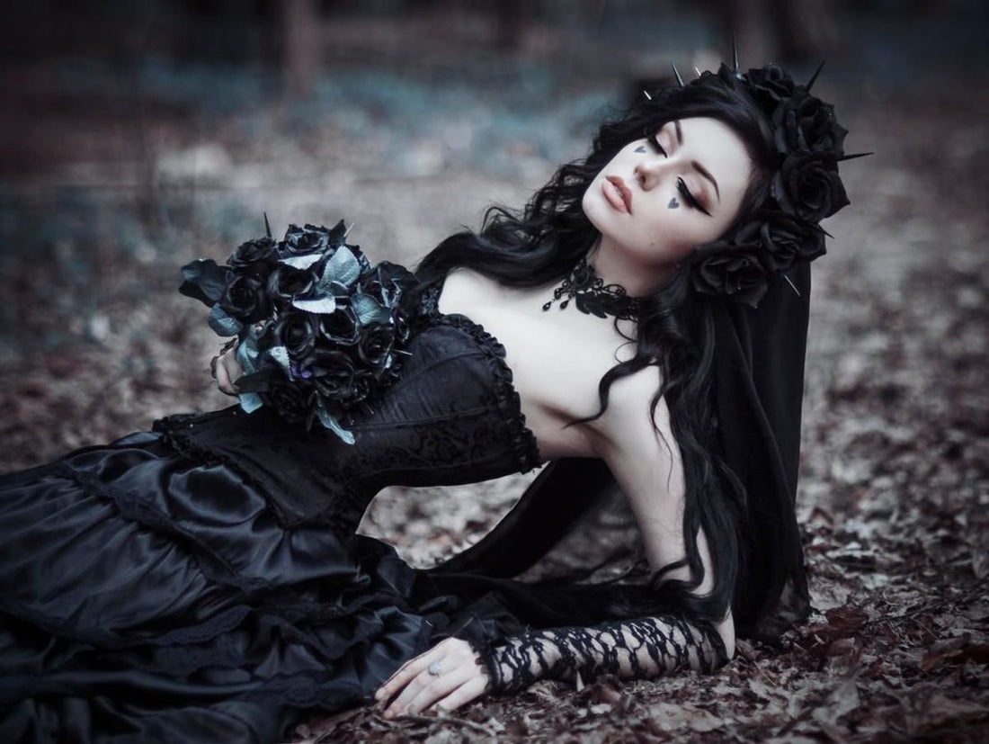 How-to-Embrace-the-Romantic-Goth-Aesthetic-Dark-Dreamy-Style-Guide Verdine Daniels